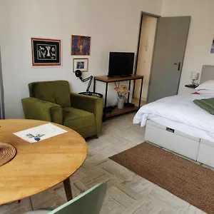  Apartment Studio Calme Et Tres Lumineux, Au Pied De Notre Dame De La Garde
